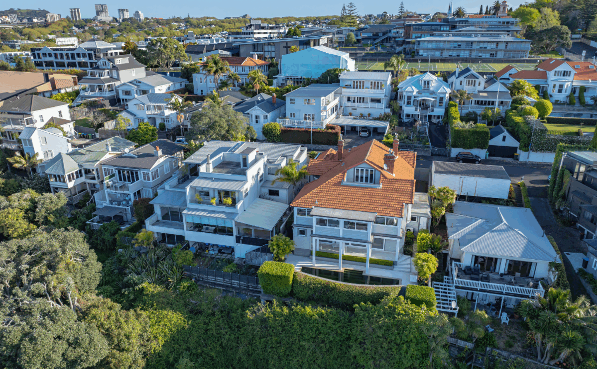 Luxury homes in Auckland—foreign buyer interest unlikely to shift wider housing market