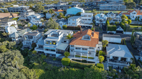 Luxury homes in Auckland—foreign buyer interest unlikely to shift wider housing market